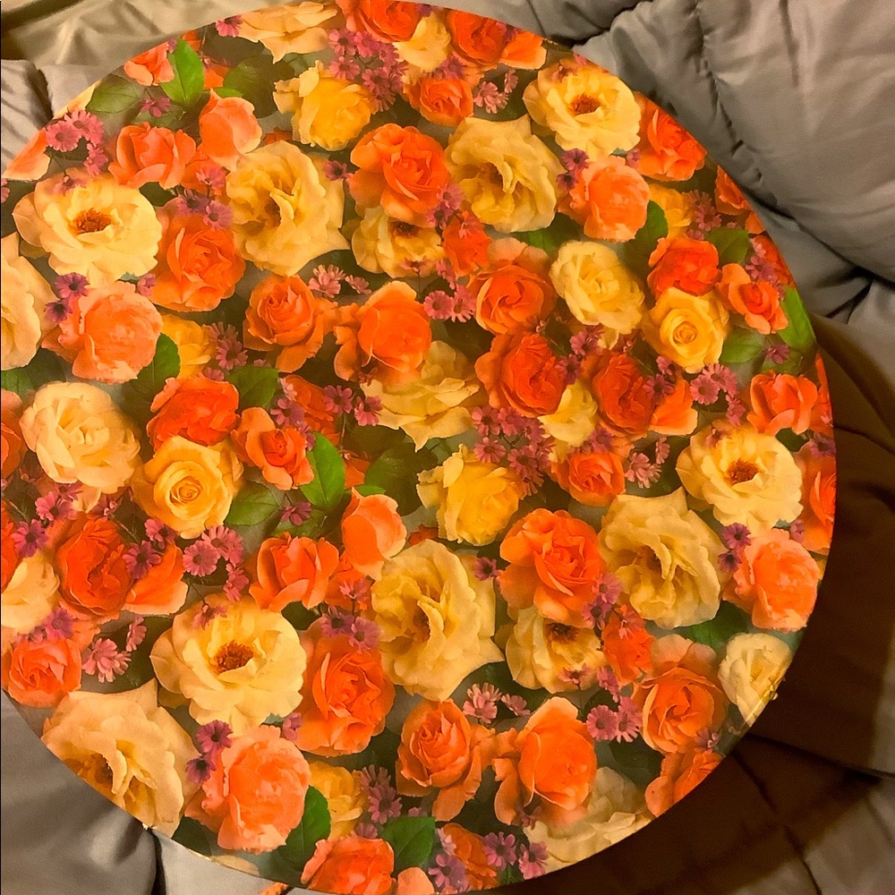Peach and white roses Hat box